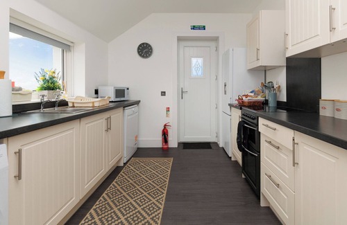 Aisgernis Cottage | DUN BUIDHE, pet friendly in Daliburgh, Isle Of South Uist