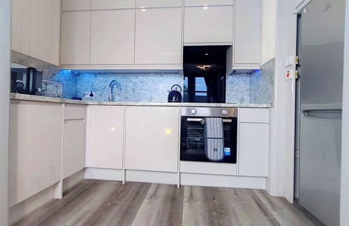 Murthill Apartment | Dundee Football Stadium ApartmentnCozy 2 bedroom Apartment - Sleeps 5 guests