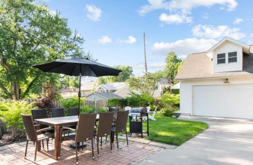Dundee-Happy Hollow Historic District House | Dundee Getaway Firepit BBQ Walk to Dining & Shops