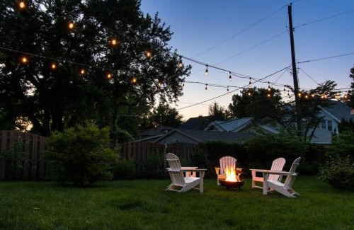 Dundee-Happy Hollow Historic District House | Dundee Getaway Firepit BBQ Walk to Dining & Shops