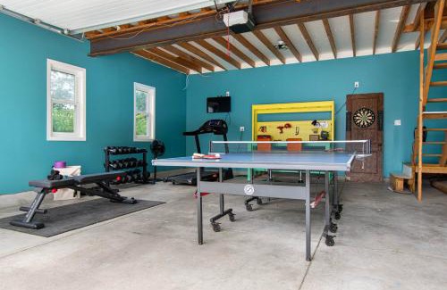 Dundee-Happy Hollow Historic District House | Dundee Getaway Firepit BBQ Walk to Dining & Shops