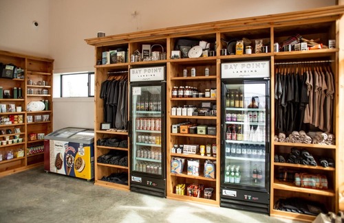 Coos Bay Cabin | Dune Cabin - The Dune Cabin is well-appointed and uniquely designed and comfortably sleeps 6 guests. Private bedroom with queen bed, open loft with twin beds, and dinette that converts to a full size bed
