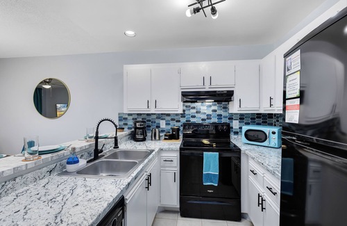 Titusville Apartment | *Dune Dream* *NASA*, Pool, BBQ, Gym, Arcade, Patio