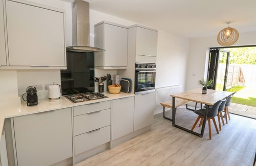 Llanfaelog Cottage | DUNE RETREAT, pet friendly, luxury holiday cottage in Rhosneigr