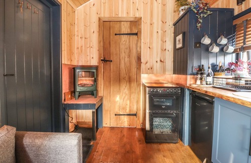 Knock Cottage | DUNFELL SHEPHERD'S HUT, pet friendly in Appleby-In-Westmorland