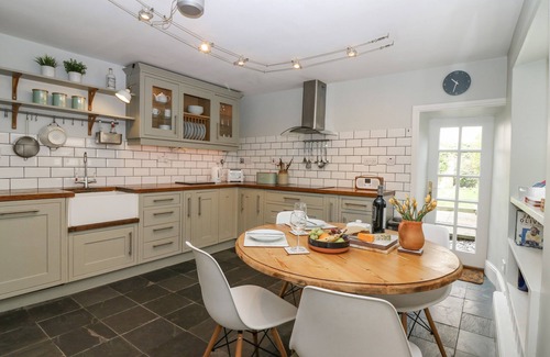 Falkland Cottage | DUNIRA, pet friendly, character holiday cottage in Falkland