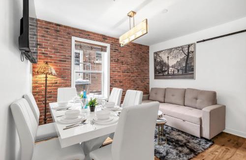 Plateau Mont Royal House | DUPLEX FOR GROUP STAY MONT-ROYAL