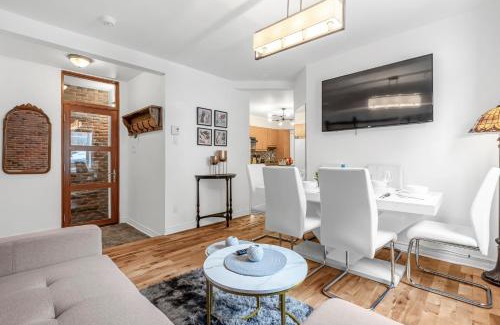 Plateau Mont Royal House | DUPLEX FOR GROUP STAY MONT-ROYAL