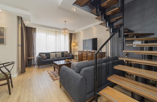 Liman Mahallesi Apartment | Duplex with Balcony 7 min to Konyaalti Beach
