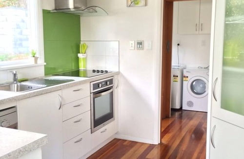 Whanganui House | Durievale Retreat - Peaceful with Views (SKY/WiFi)