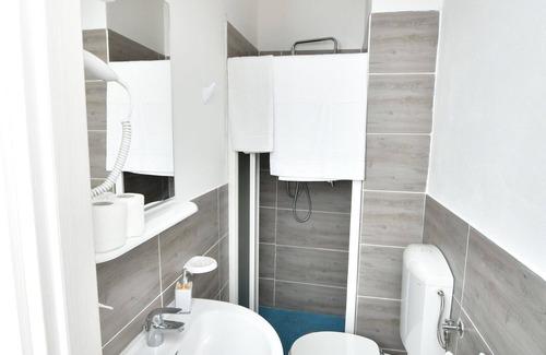 Savena House | DUS or small double room with bathroom