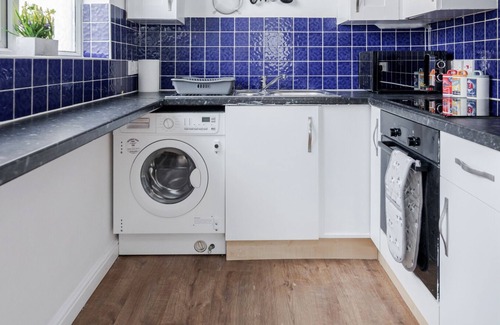 West Thurrock Apartment | Dwellers Delight Living Ltd 3 Bedroom Flat ✪ Chafford Hundred ✪ Prime Location