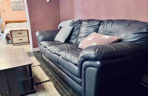 Barelas House | Dwtn Bungalow A, Pet Friendly