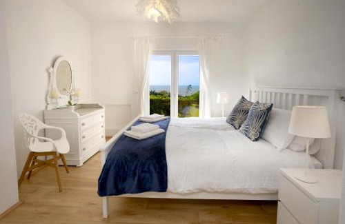 Alporchinhos House | E&M Beach House Aldeamento do Levante II