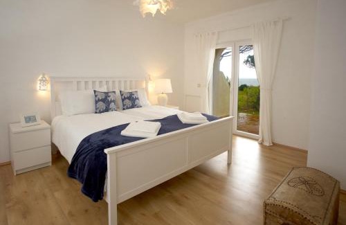 Alporchinhos House | E&M Beach House Aldeamento do Levante II