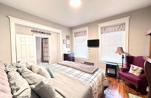 Museum District House | E1 Centrally located in Carytown fully fenced