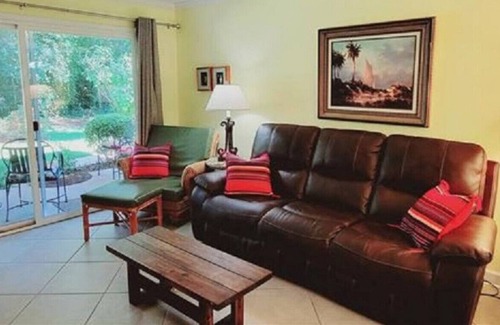 Demere Park Condo | E9 Cute downstairs comfy sweet