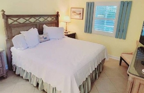 Demere Park Condo | E9 Cute downstairs comfy sweet