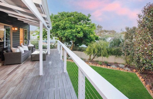 Naturaliste House | Eagle Bay Summerhaus - over the road from beach
