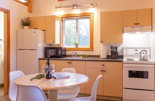 Ucluelet Cabin | Eagle Cabin I West Coast Trail I Kayak I Forest