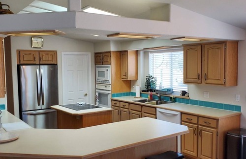 Lincoln County House | Eagle Point on Lake Roosevelt. 5 Minutes to Spring Canyon Park and Boat Launch.