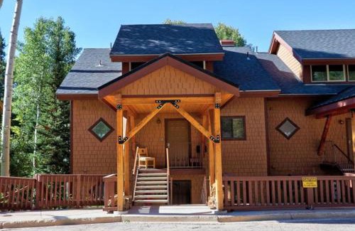 Beaver House | Eagle Point Ski Resort 10 Wooded Ridge Condos