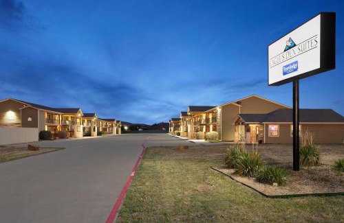 Andrews Hotel | Eagle's Den Suites Andrews a Travelodge by Wyndham