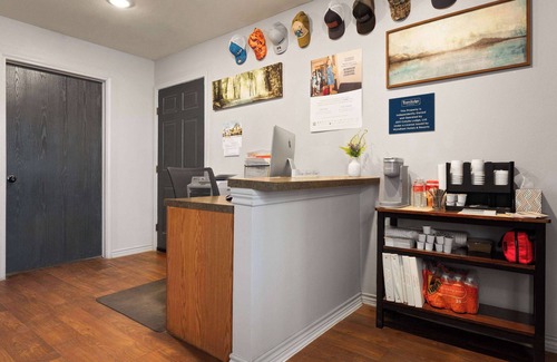 Cotulla Apartment | Eagle's Den Suites Cotulla a Travelodge by Wyndham