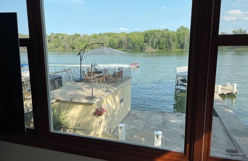 Edgerton House | Eagle's Landing on the Rock River, Pontoon available to rent