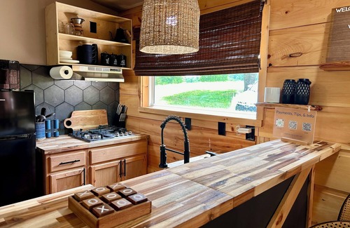 Flat Rock Cabin | Eagle's Nest Jacuzzi Pet Friendly Mtn Views
