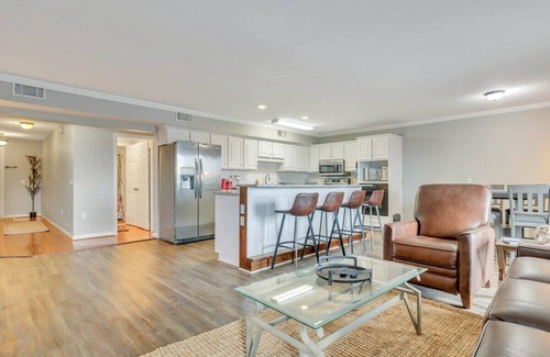 Statesboro Apartment | Eagle's Nest - Spacious Loft Downtown - Near GSU!