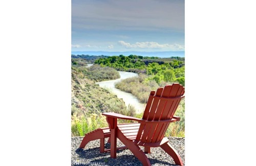 Powell House | Eaglenest Guest Getaway, Minutes to Cody, Beautiful River View