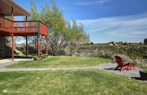 Powell House | Eaglenest Guest Getaway, Minutes to Cody, Beautiful River View