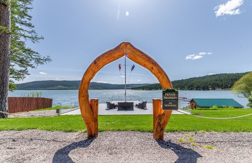 Lake Mary Ronan Cottage | Eagles Nest-Charming One Bedroom Lake Views