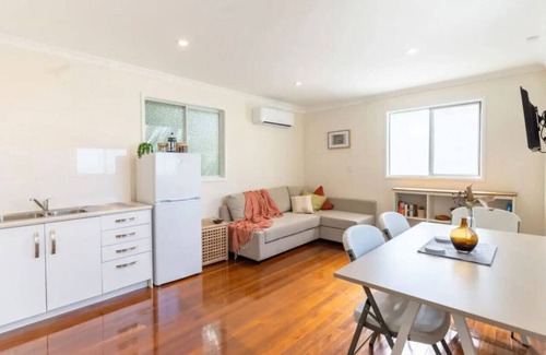 Nudgee Beach House | Eagles Nest Two Bed Home Nudgee Beach