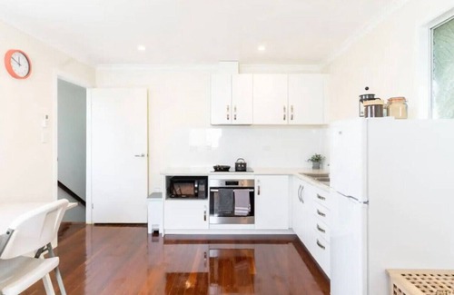 Nudgee Beach House | Eagles Nest Two Bed Home Nudgee Beach