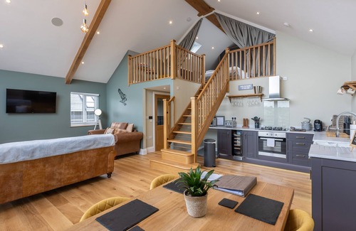 Pickering Cottage | EAGLES PEAK, pet friendly, with hot tub in Thornton-Le-Dale