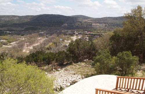 Concan House | Eagles' Roost Vacation Home @ Buchanan Vacation Homes - PET FRIENDLY!
