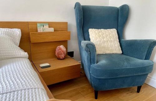 Ealing Common Apartment | Ealing Broadway bright flat