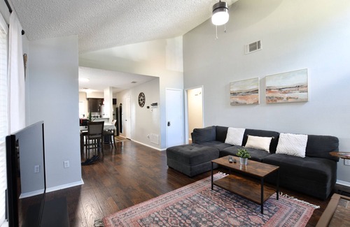 West Arlington House | Early Checkin/free breakfast/AT&T Cowboys/pets ok