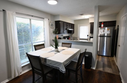 West Arlington House | Early Checkin/free breakfast/AT&T Cowboys/pets ok