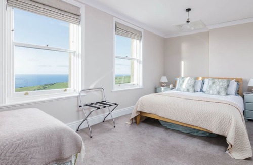 Kirk Braddon Cottage | Eary Cushlin - a holiday cottage that sleeps 9 guests in 4 bedrooms