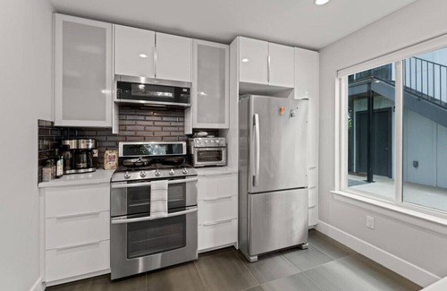 MLK House | East Austin Home | In-Law Suite | Office+Fast Wifi
