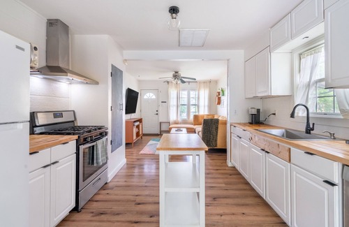 East MLK House | East Austin - Retro Vibes and Charm