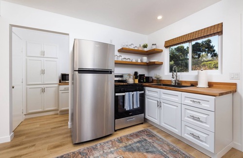 East Beach Apartment | East Beach Getaway!