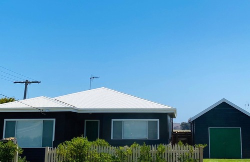Port Fairy House | East Beach house. Sleeps 8 WiFi and pets