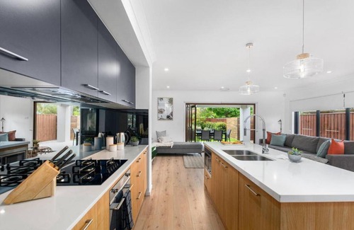 East Corrimal House | East Corrimal Escape - Beautiful Beachside Living