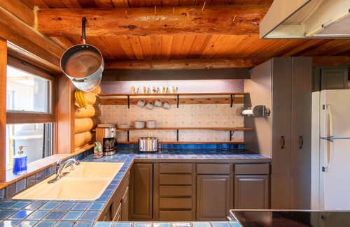 Star Cabin | East Glacier Cabin w/Stunning Views of the Rockies! 30 min from 2 GNP entrances