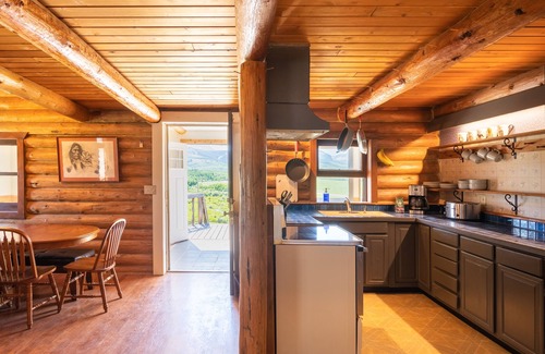 Star Cabin | East Glacier Cabin w/Stunning Views of the Rockies! 30 min from 2 GNP entrances