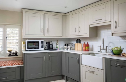 Chipping Campden Cottage | EAST LEAZE, pet friendly, with a garden in Chipping Campden